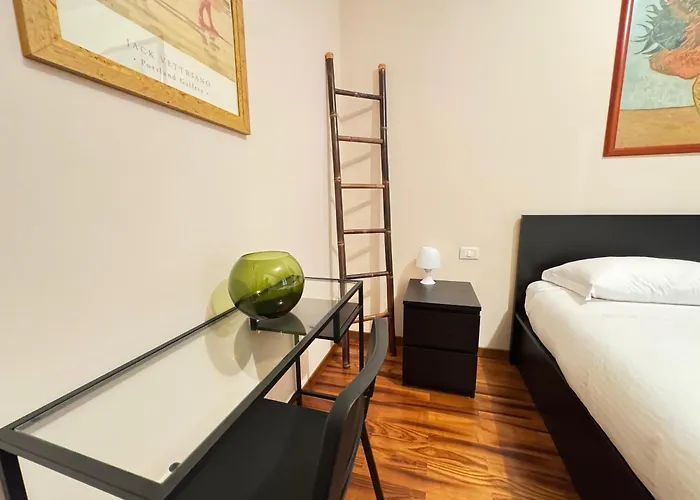 Titolivio Wood - * 밀라노